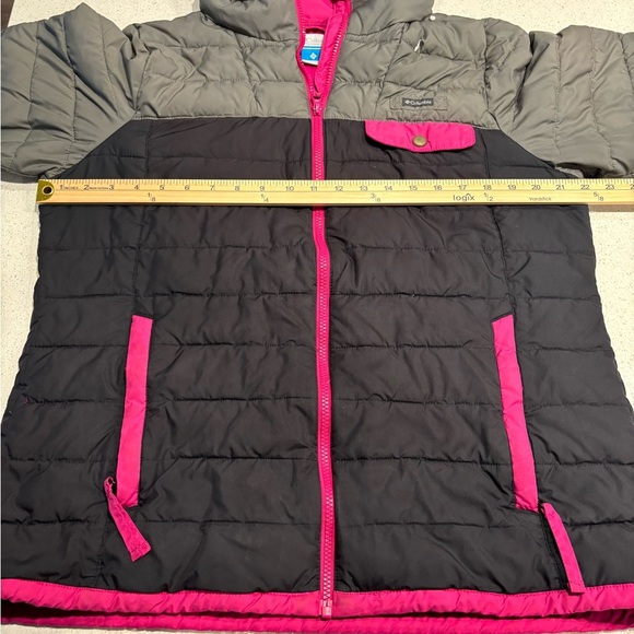 Columbia Women’s Lightweight Puffer Jacket in Gray and Pink - Picture 6 of 12